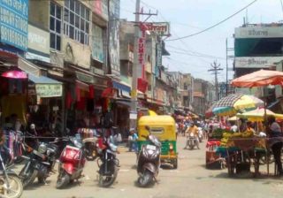 अनलॉक-3 का पहला दिन जिला प्रशासन अनलॉक-3 में क्या देगा राहत, पूरे दिन शहर में होती रही चर्चा कोरोना के कम हो गए हैं मामले, प्रशासन ने कंटेनमेंट की संख्या कम कर की है 72 शहर में आवागमन रहा है सामान्य